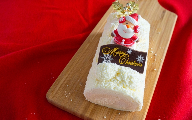 コンディトライ神戸 クリスマスだけのスペシャルなロールケーキ サンタ ノエル を販売 沿線グルメ